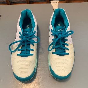 Women’s Size 7- ASICS Gel Resolution 7 Tennis Court shoe